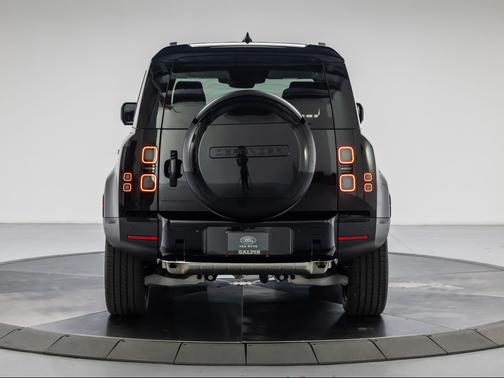 SANTORINI BLACK 2026 Land Rover Defender P300 S
