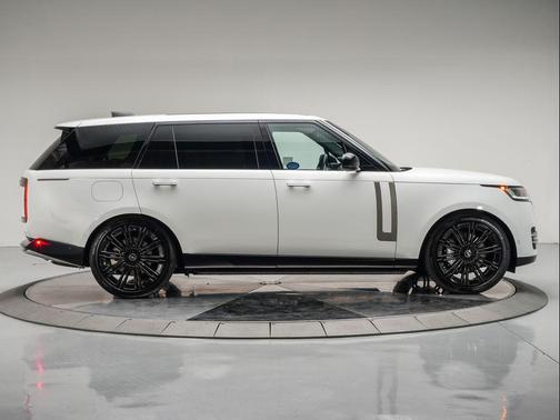 2025 Land Rover Range Rover P530 SE 7 Seat