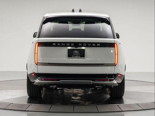 2025 Land Rover Range Rover P530 SE 7 Seat