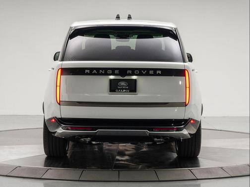 2025 Land Rover Range Rover P530 SE 7 Seat
