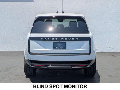 2025 Land Rover Range Rover P530 SE 7 Seat