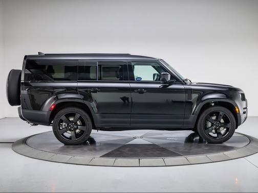 SANTORINI BLACK 2026 Land Rover Defender P300 S