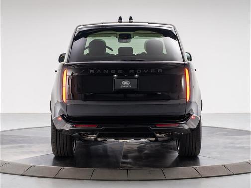 2026 Land Rover Range Rover P530 SE