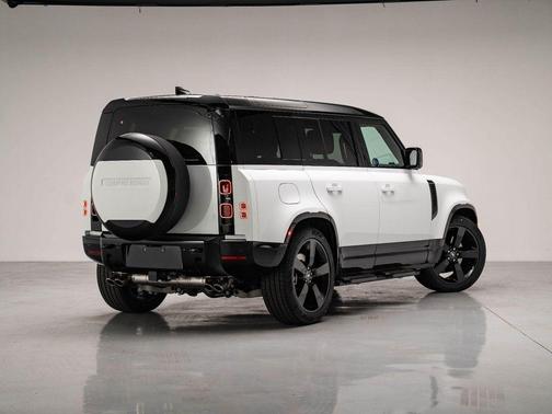 2025 Land Rover Defender P500 X-Dynamic SE