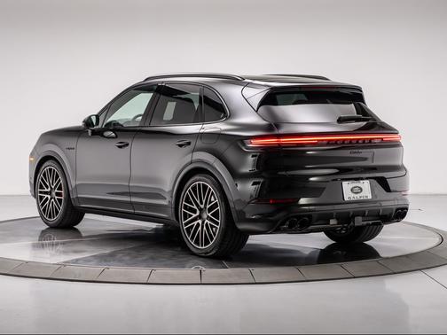 Chromite Black Metallic 2025 Porsche Cayenne Cayenne Turbo E-Hybrid