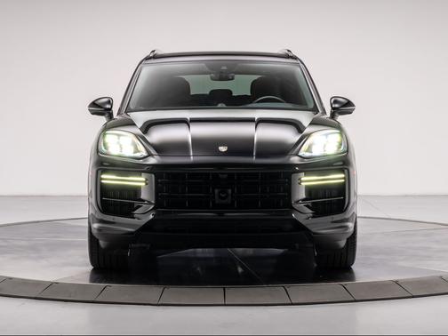 Chromite Black Metallic 2025 Porsche Cayenne Cayenne Turbo E-Hybrid