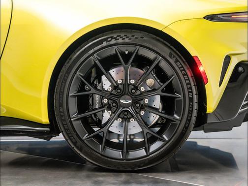 2025 Aston Martin Vantage Base