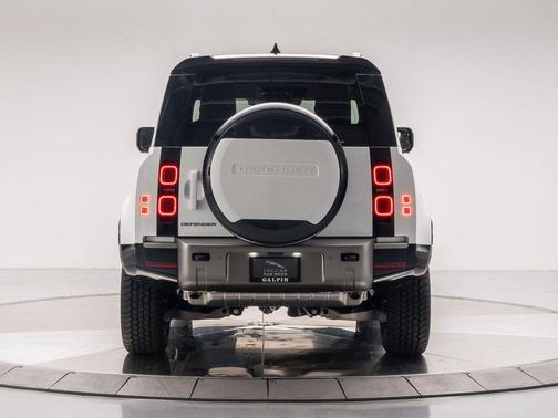 2025 Land Rover Defender P400 X-Dynamic SE