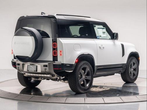 2025 Land Rover Defender P400 X-Dynamic SE