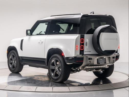 2025 Land Rover Defender P400 X-Dynamic SE