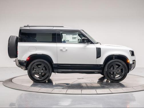 2025 Land Rover Defender P400 X-Dynamic SE