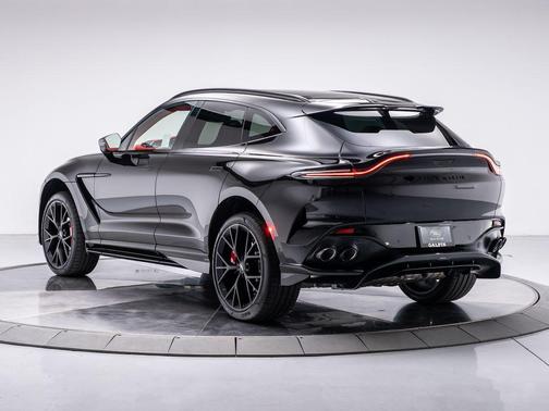 2025 Aston Martin DBX 707