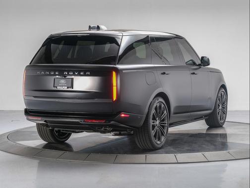 2025 Land Rover Range Rover P530 SE 7 Seat
