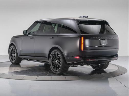 2025 Land Rover Range Rover P530 SE 7 Seat