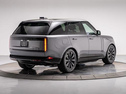 EIGER GREY 2026 Land Rover Range Rover P550e SE