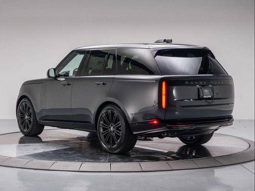 2025 Land Rover Range Rover P530 SE