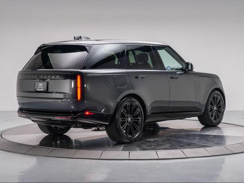 2025 Land Rover Range Rover P530 SE