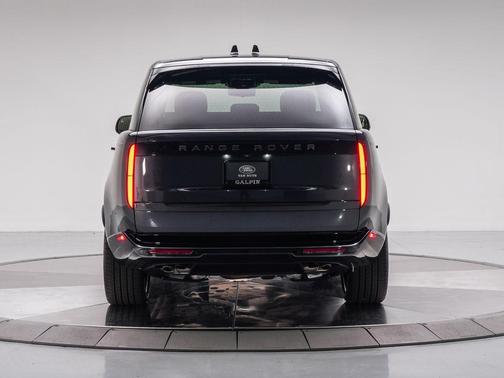 2025 Land Rover Range Rover P530 SE