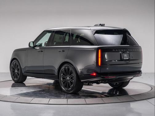 2025 Land Rover Range Rover P530 SE