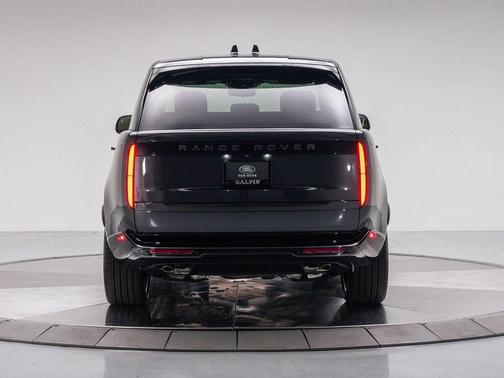 2025 Land Rover Range Rover P530 SE