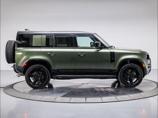 2026 Land Rover Defender 110 X-Dynamic SE