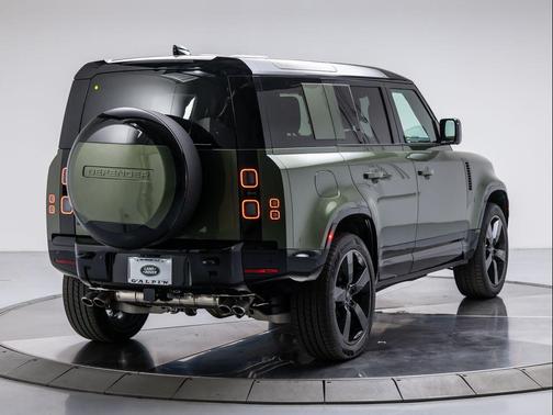 2026 Land Rover Defender 110 X-Dynamic SE