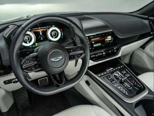 2025 Aston Martin DBX 707