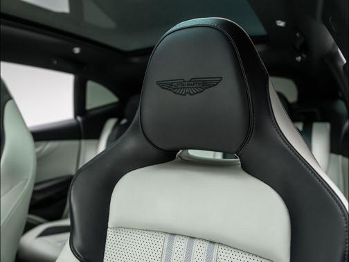 2025 Aston Martin DBX 707