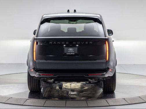 2025 Land Rover Range Rover P530 SE