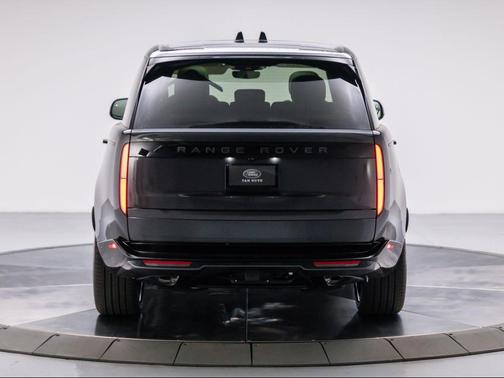 2026 Land Rover Range Rover P400 SE 7 Seat