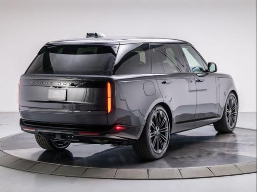 2026 Land Rover Range Rover P400 SE 7 Seat