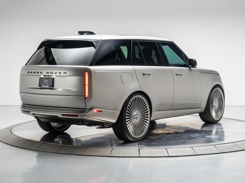 FLUX SILVER IN SATIN FINISH 2026 Land Rover Range Rover P530 SE