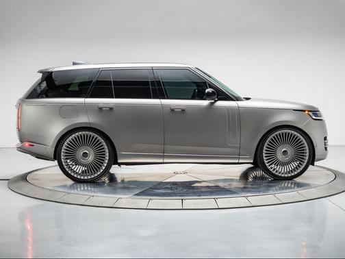 FLUX SILVER IN SATIN FINISH 2026 Land Rover Range Rover P530 SE