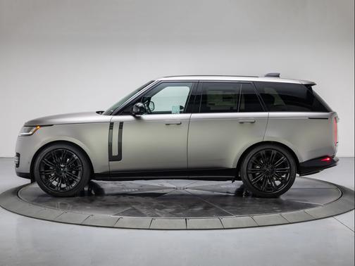 FLUX SILVER IN SATIN FINISH 2026 Land Rover Range Rover P530 SE