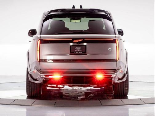 2025 Land Rover Range Rover P615 SV