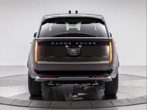 2025 Land Rover Range Rover P400 SE 7 Seat