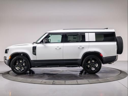 FUGI WHITE 2026 Land Rover Defender P300 S