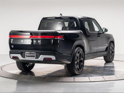2025 Rivian R1T Adventure Package