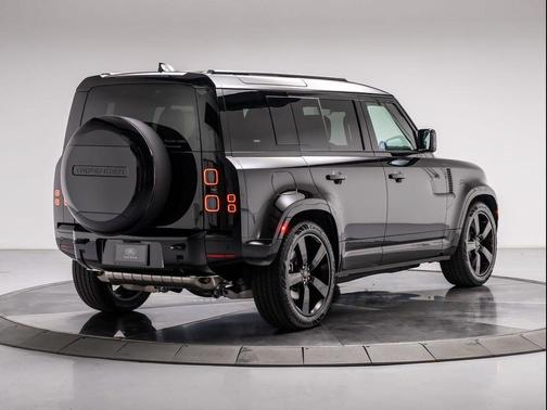 SANTORINI BLACK 2026 Land Rover Defender P400 X-Dynamic SE