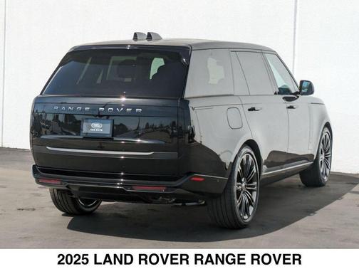 2025 Land Rover Range Rover P530 SE 7 Seat