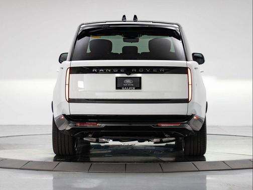 2025 Land Rover Range Rover P550e Autobiography