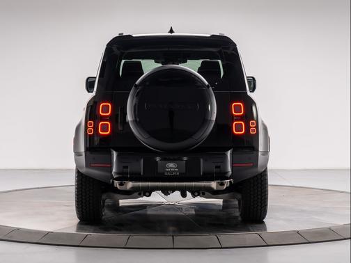 SANTORINI BLACK 2026 Land Rover Defender P300 S