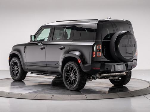 SANTORINI BLACK 2026 Land Rover Defender P300 S