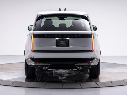 2025 Land Rover Range Rover P530 SE