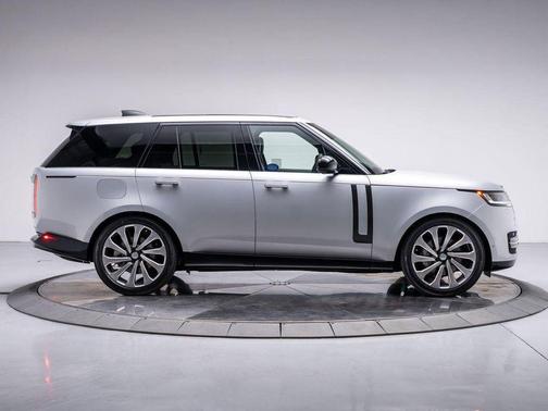 2025 Land Rover Range Rover P530 SE
