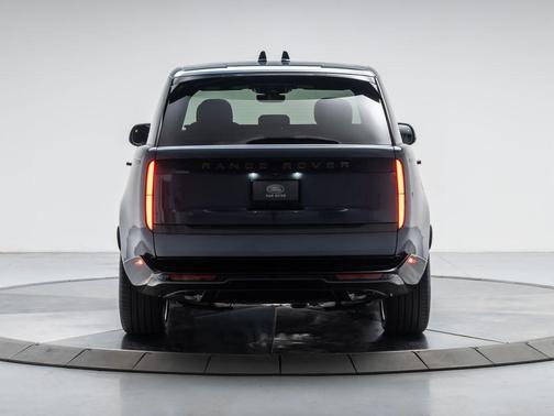 2025 Land Rover Range Rover P400 SE