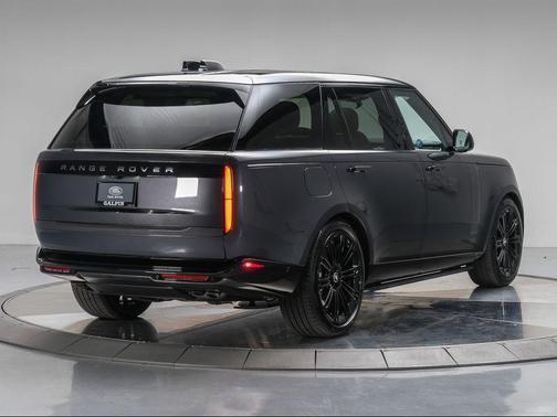 2025 Land Rover Range Rover P530 SE 7 Seat