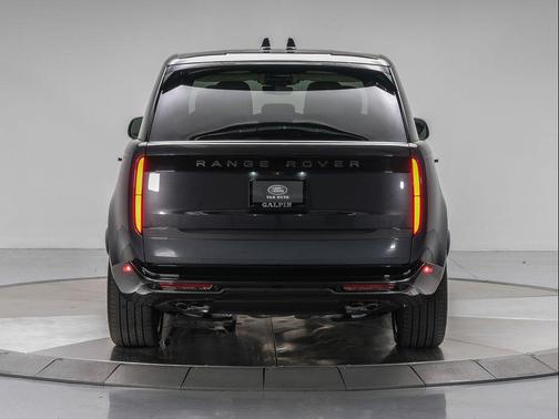 2025 Land Rover Range Rover P530 SE 7 Seat