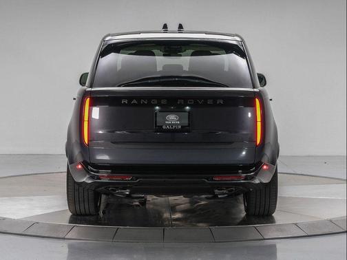 2025 Land Rover Range Rover P530 SE 7 Seat
