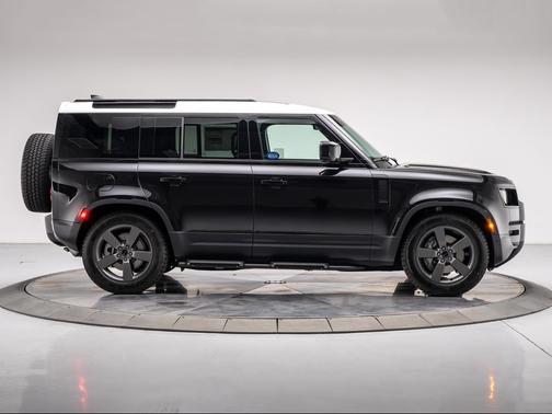 SANTORINI BLACK 2026 Land Rover Defender P300 S